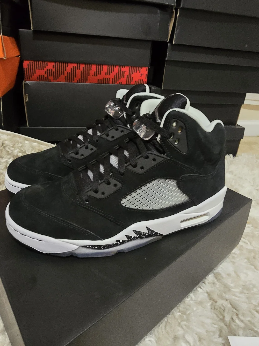 Jordan Retro 5 Men’s Sneakers in Black/White